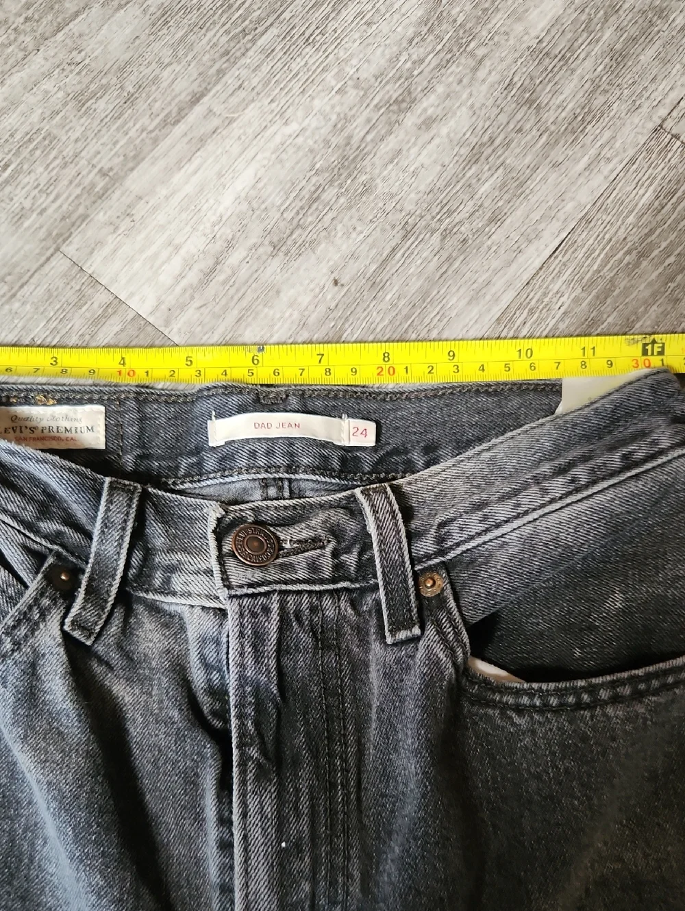 Vintage LEVI Dad Jeans High-Waist Black Distressed Jeans